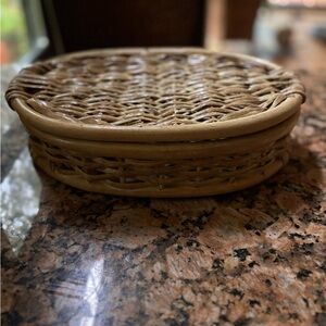 Vintage, but Like New Wicker Storage Box w Hinged Lid 13” x 10” x 2+”Deep